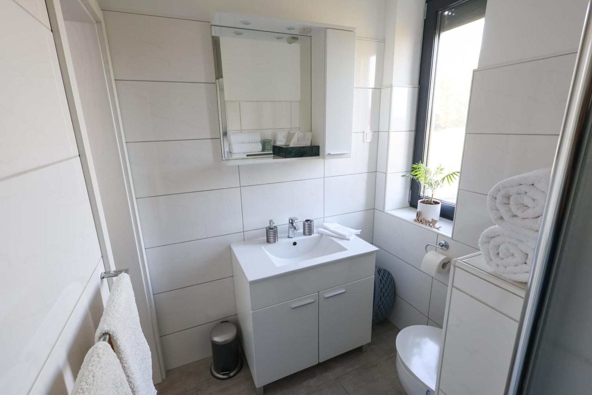 White Mountain Apartment Banovci Eksteriør billede
